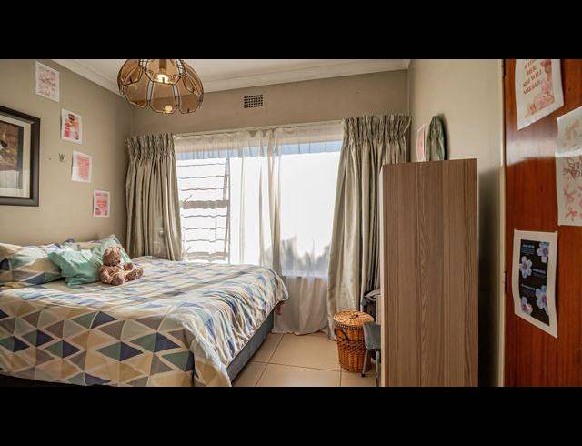 4 BEDROOM HOUSE FOR SALE IN MEADOWBROOK